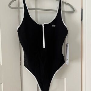 Alo supernova bodysuit in black/white